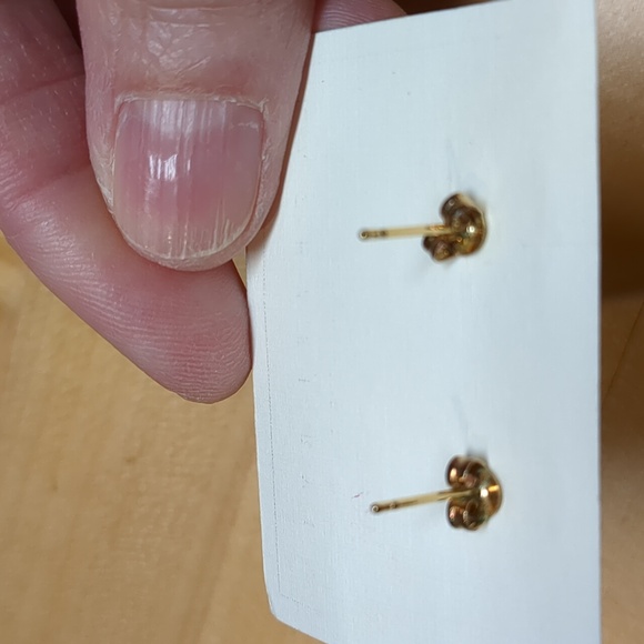 Rachael Ryen gold and emerald floral stud earrings - Picture 3 of 3